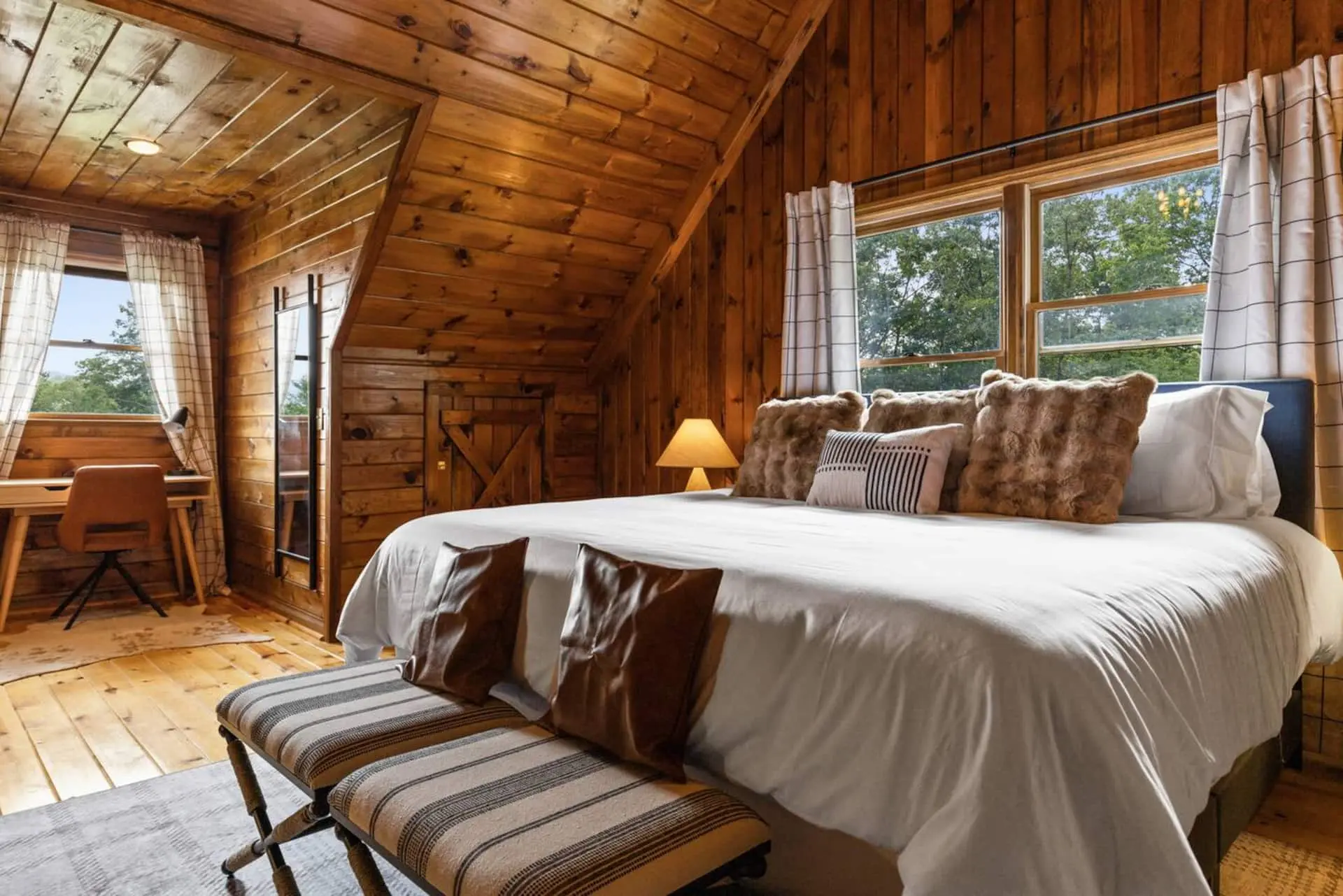 A beautiful, separate, loft space allows for privacy while with your large group of friends/family!